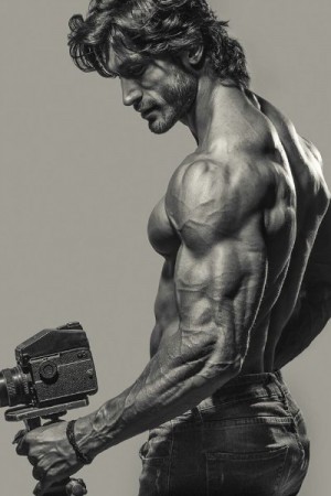 Rent Commando 2 Online